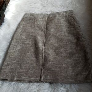 Fall staple! Lined side zip skirt size 2